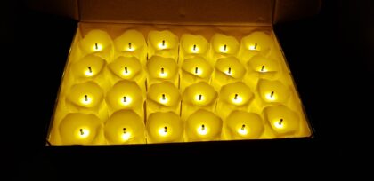 Led свічка в білому пластиковому корпусі